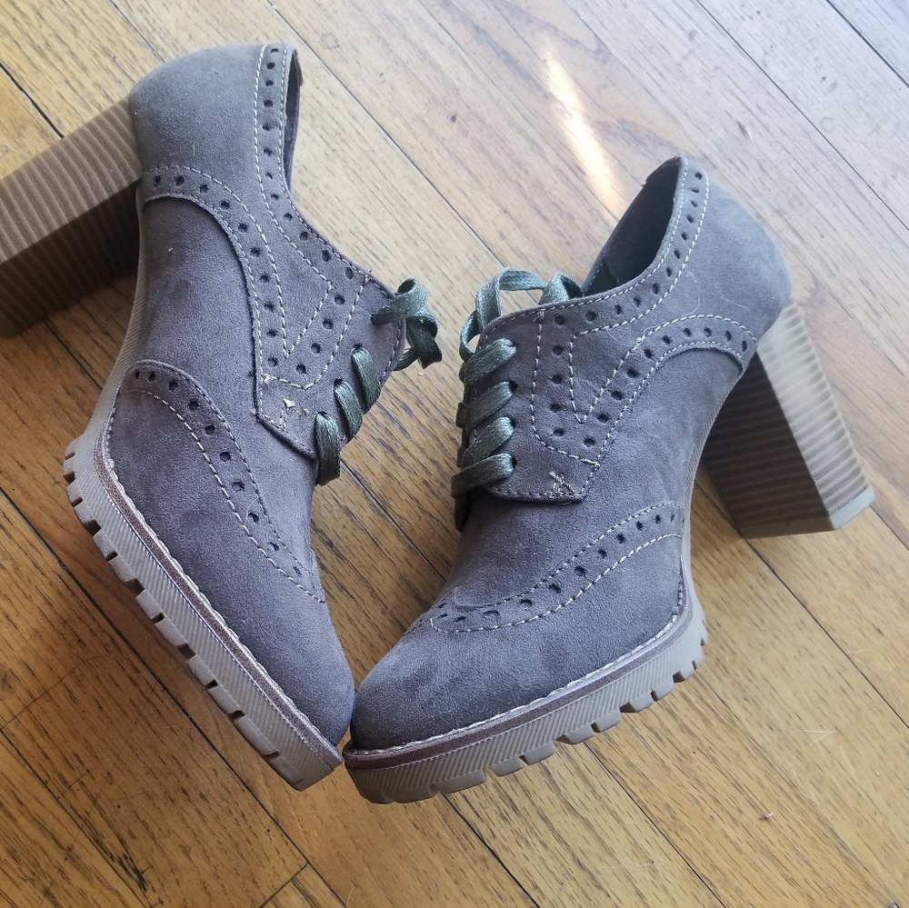 Lace up oxford heel